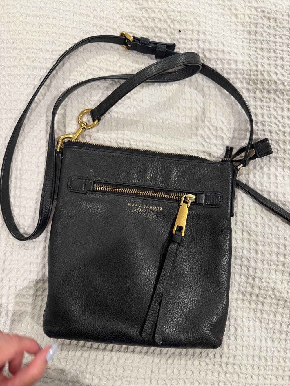 Marc Jacobs Recruit Black Pebbled Leather Messenger Crossbody with Gold Hardware - Picture 1 of 7